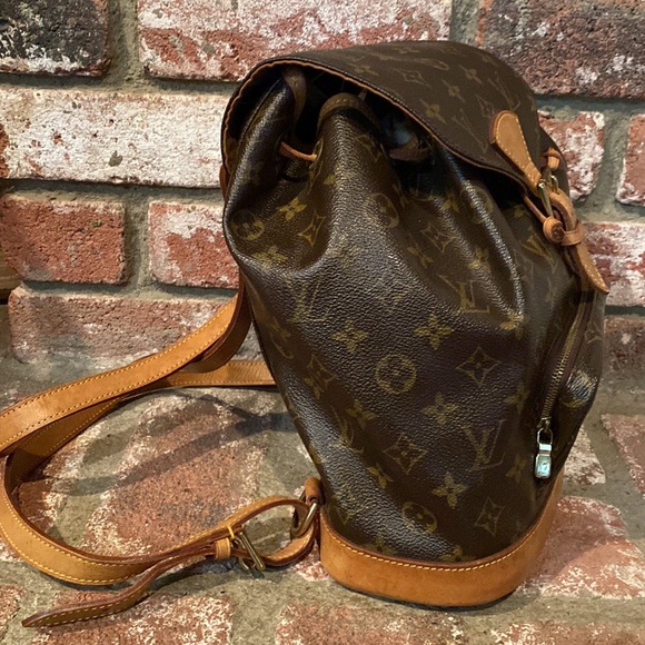 Louis Vuitton Monogram Montsouris MM Backpack - Picture 5 of 14